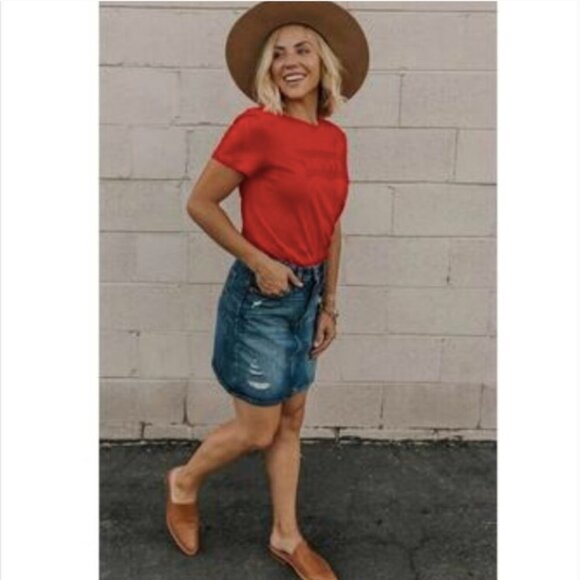 NWT Levi's Deconstructed Skirt in Medium‎ Wash Size 28 - Picture 1 of 8